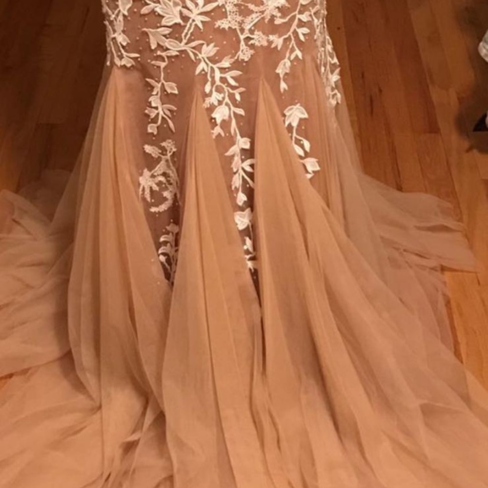Dress - Picture 3 of 3